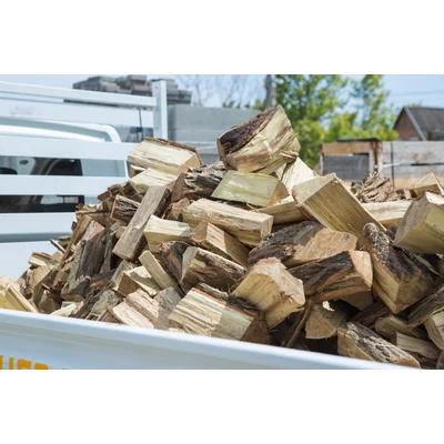 Tüzifa: akác hasított